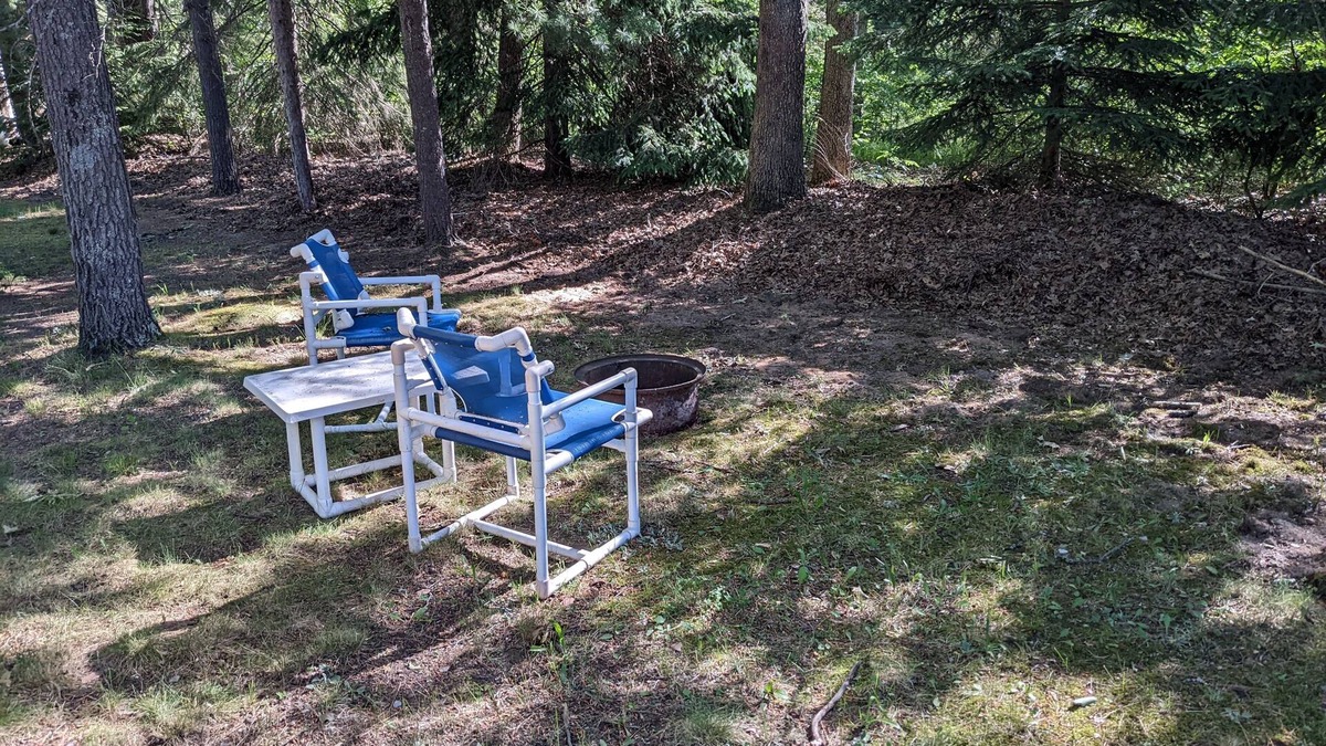 Wellston Cabin | Cozy Cabin near Tippy Dam -Pet Friendly by Janix Escapes