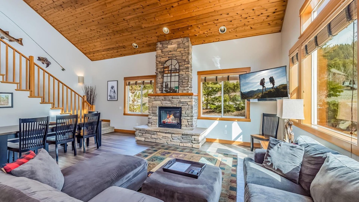 Ronald House | Cozy Cabin Nights+ Spa & Game Room-Pool Access+ Summer Special 3rd Nt On Us
