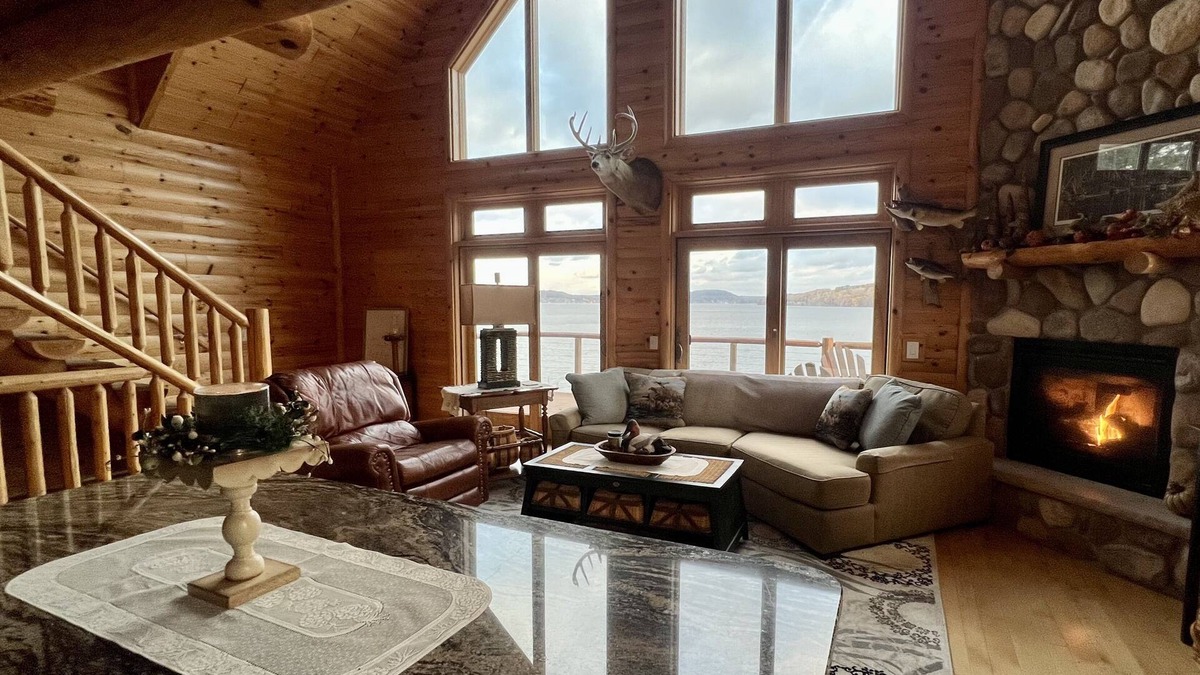 Lodi Condo | Cozy Cabin on Lake Wisconsin nSkiing, Fishing & Hiking Retreat