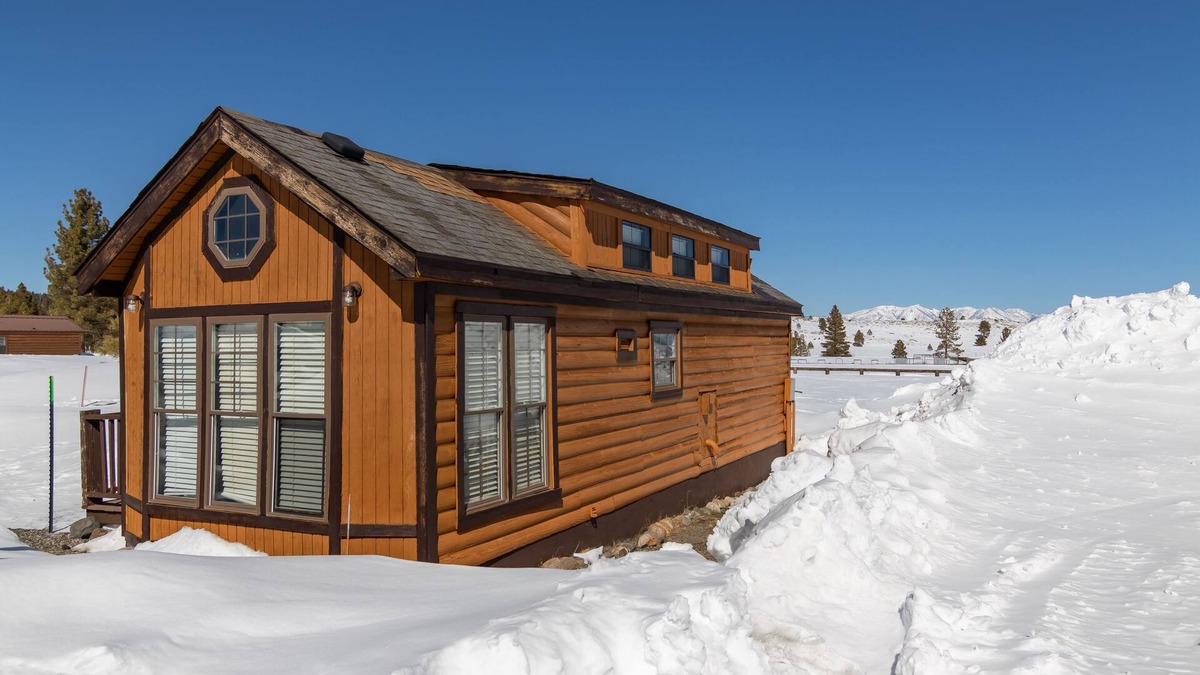 Mammoth Lakes Cabin | Cozy Cabin on secluded ranch in Mammoth Lakes just .1 miles from Old Mammoth Rd.