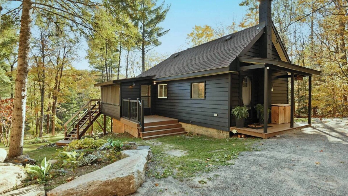 Greater Madawaska Cabin | Cozy Cabin on the water! Close to ski hill and recreational trails.