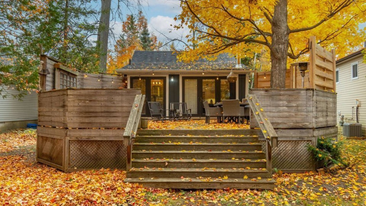 Innisfil Cabin | Cozy Cabin Retreat * HotTub * FirePit * 100" Projector