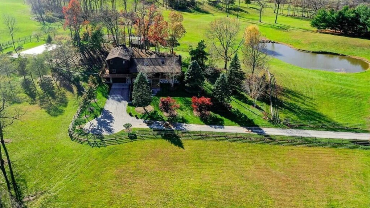 Staatsburg House | Cozy Cabin w/Heated Pool, Hot Tub and Open Fields