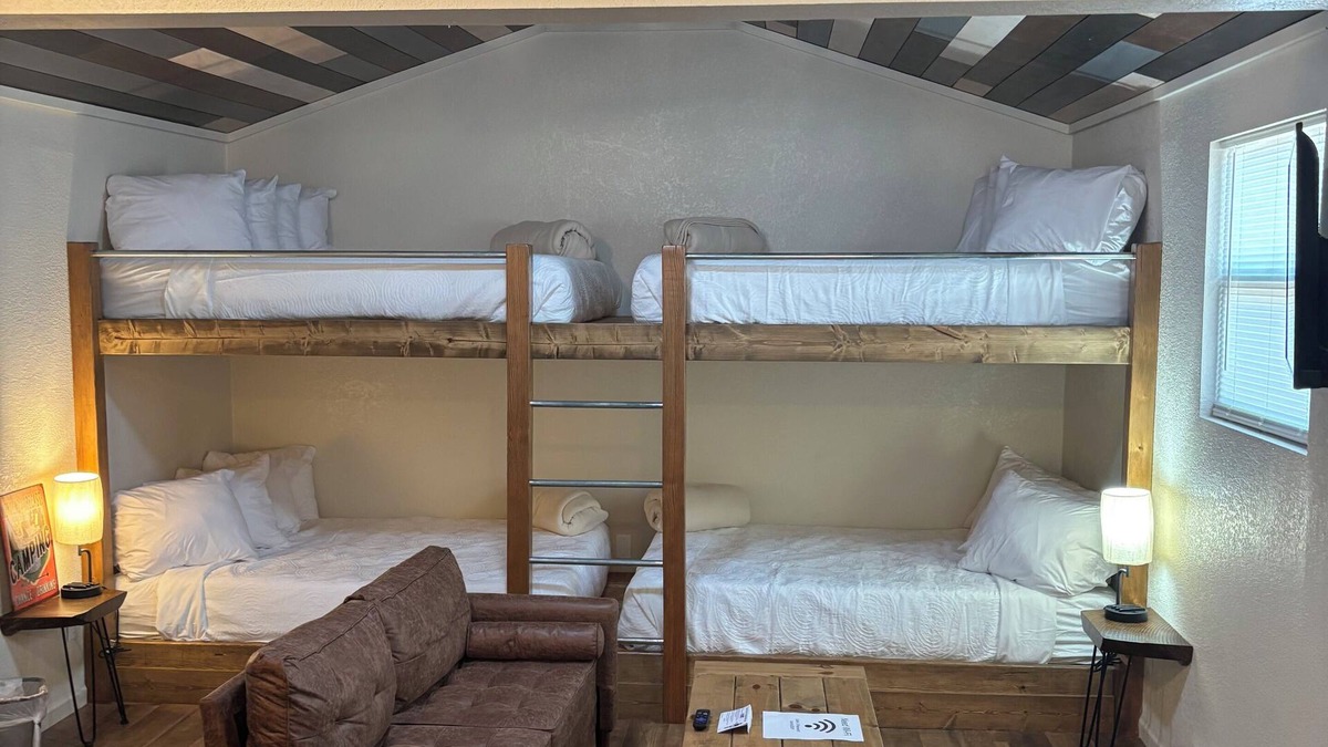 Warsaw Cabin | Cozy cabin with AC and WiFi in charming Warsaw near Truman Lake, MO