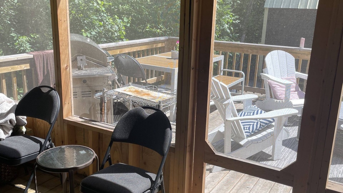 Victoria Beach Cabin | Cozy cabin with a new bunkie & out door shower in Victoria Beach restricted area