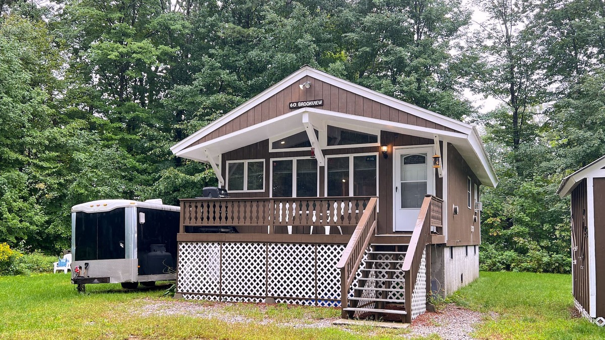 North Conway House | Cozy cabin with deck, grill, & washer/dryer - close to skiing/river/hiking