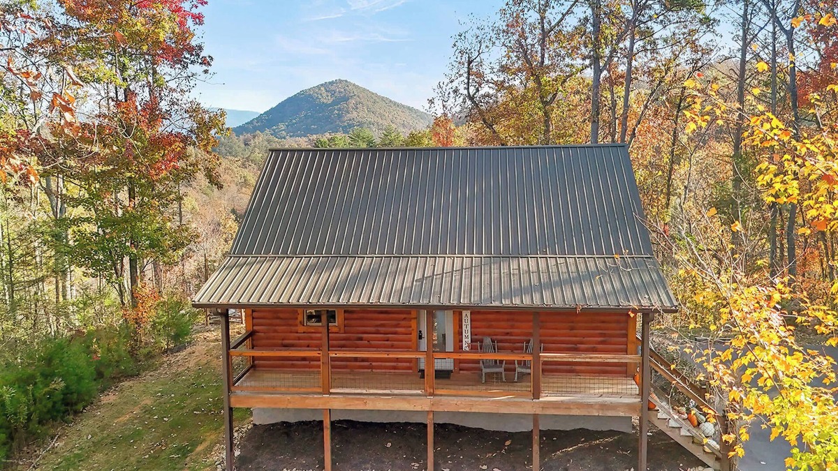 Sevierville Cabin | Cozy cabin with great views