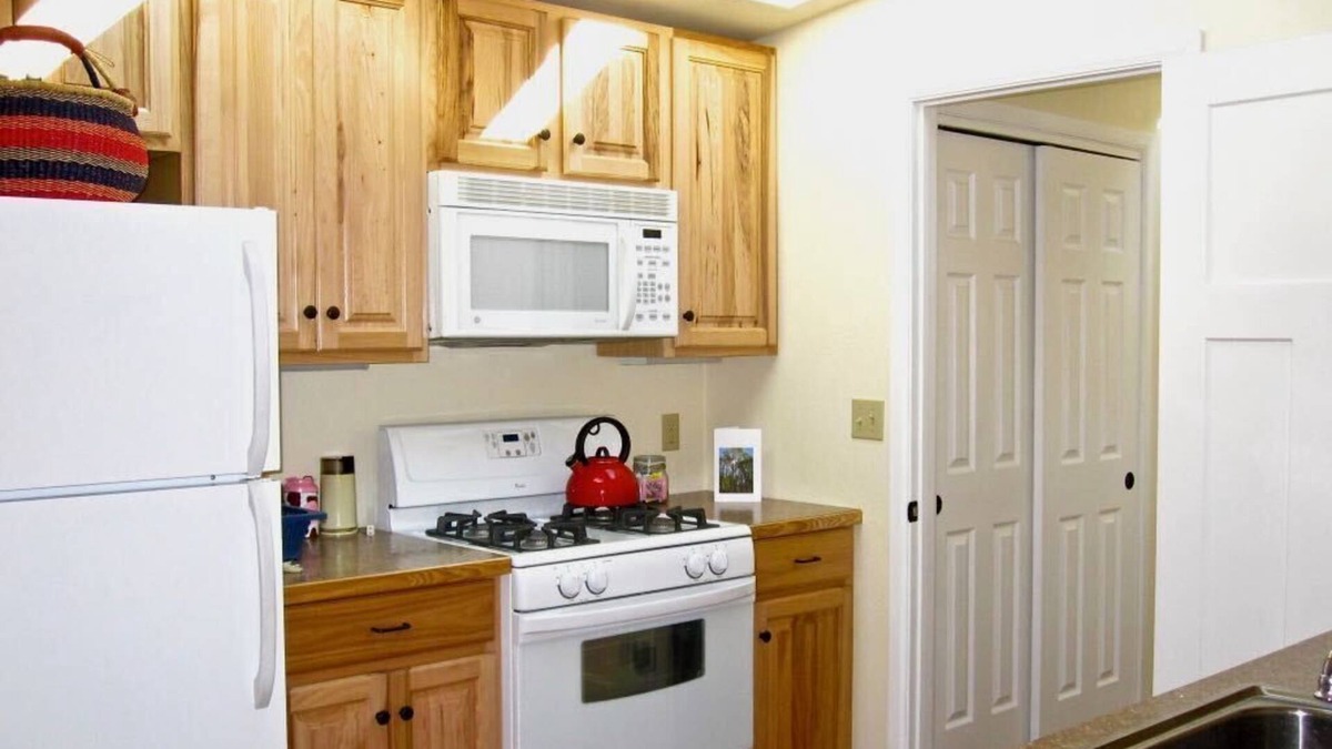 Ashland Cabin | Cozy Cabin with great views in a mountain valley by a lake.