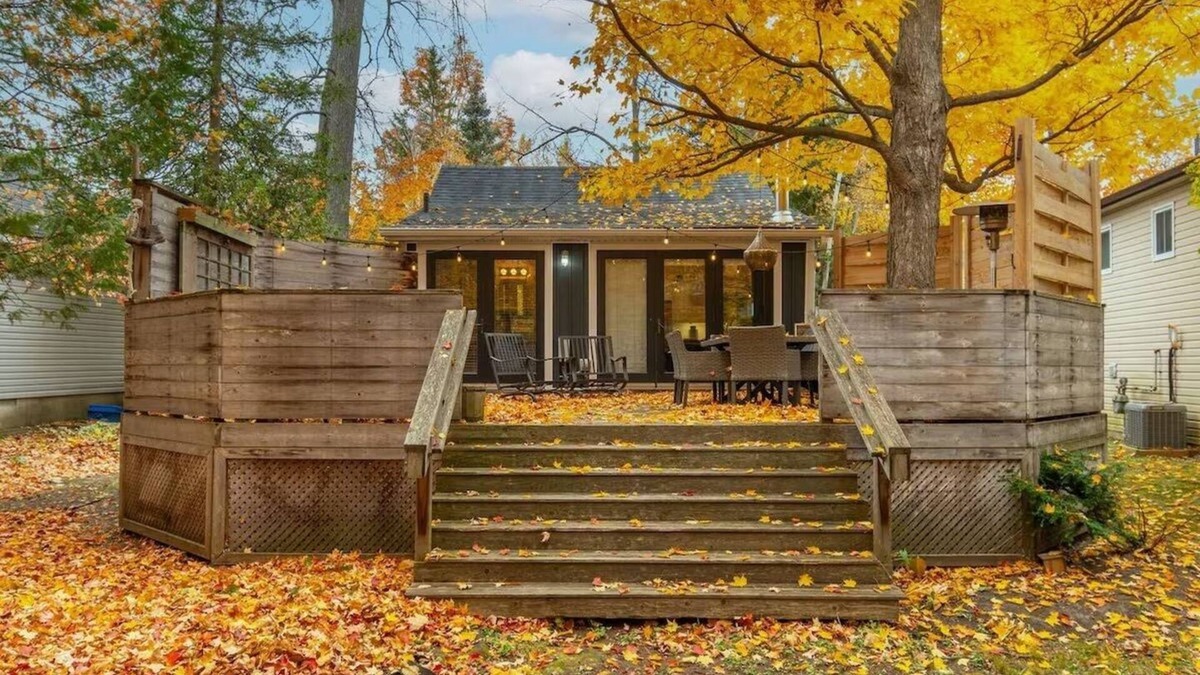 Innisfil Cabin | Cozy Cabin with Hot Tub and Fire Pit