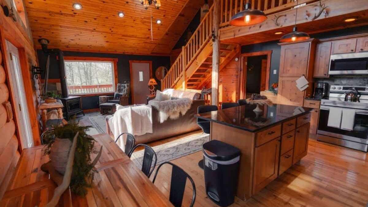 Logan Cabin | Cozy Cabin With Hot Tub - Near all in Hocking Hills
