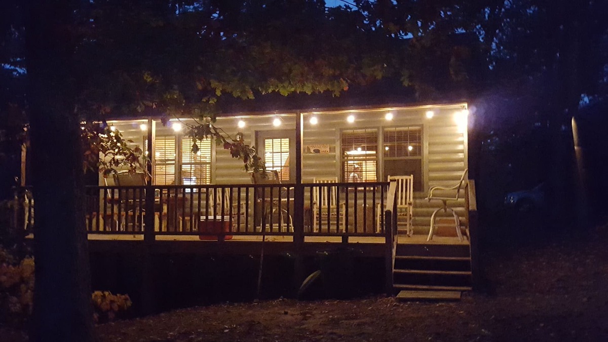 Helen Cabin | Cozy Cabin with Hot tub - Short walk to downtown. Roku tv.