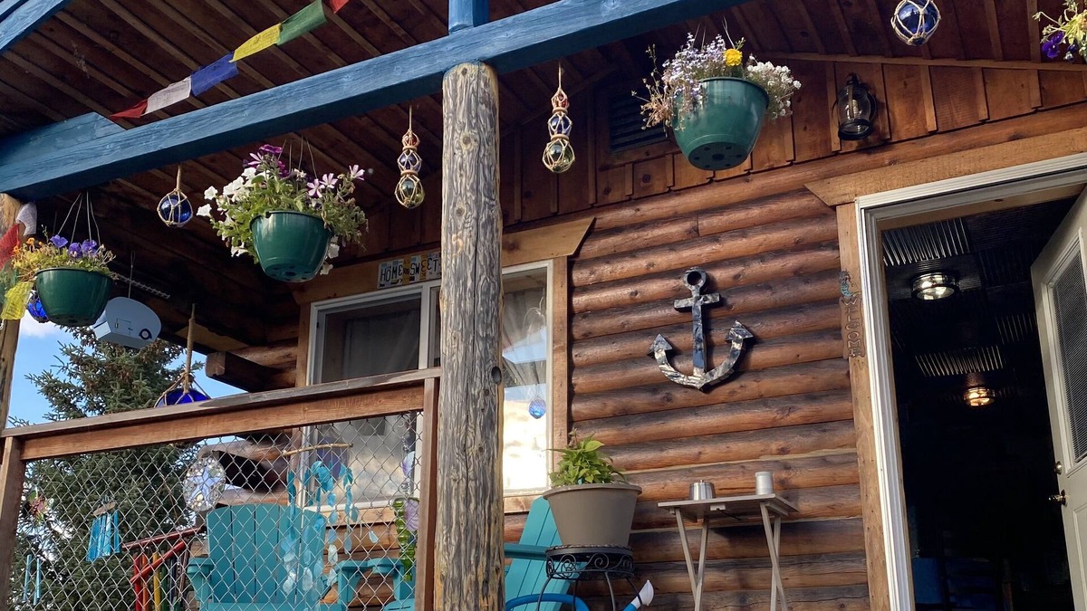 Diamond Ridge Cabin | Cozy Cabin with Porch, Firepit, Picnic Table and BBQ