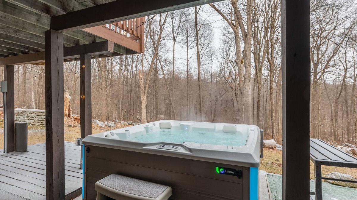 Glasser Cabin | Cozy Cabin with Hot Tub, Private Lake & Game Room
