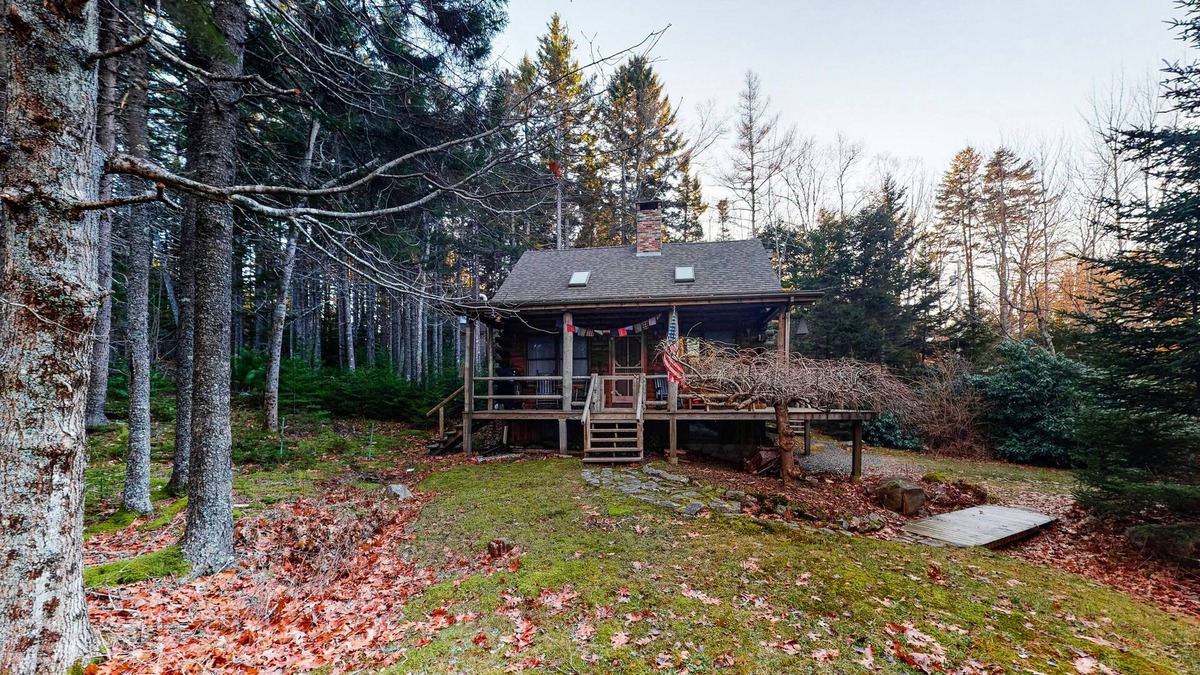 Tenants Harbor Cabin | Cozy Cabin with WiFi, Full Kitchen, Gas Grill, and Loft - 300 Feet to Water