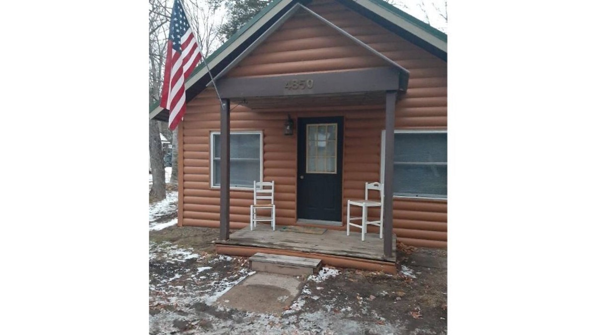 Gaylord Cabin | Cozy Cabin , your up north getaway !