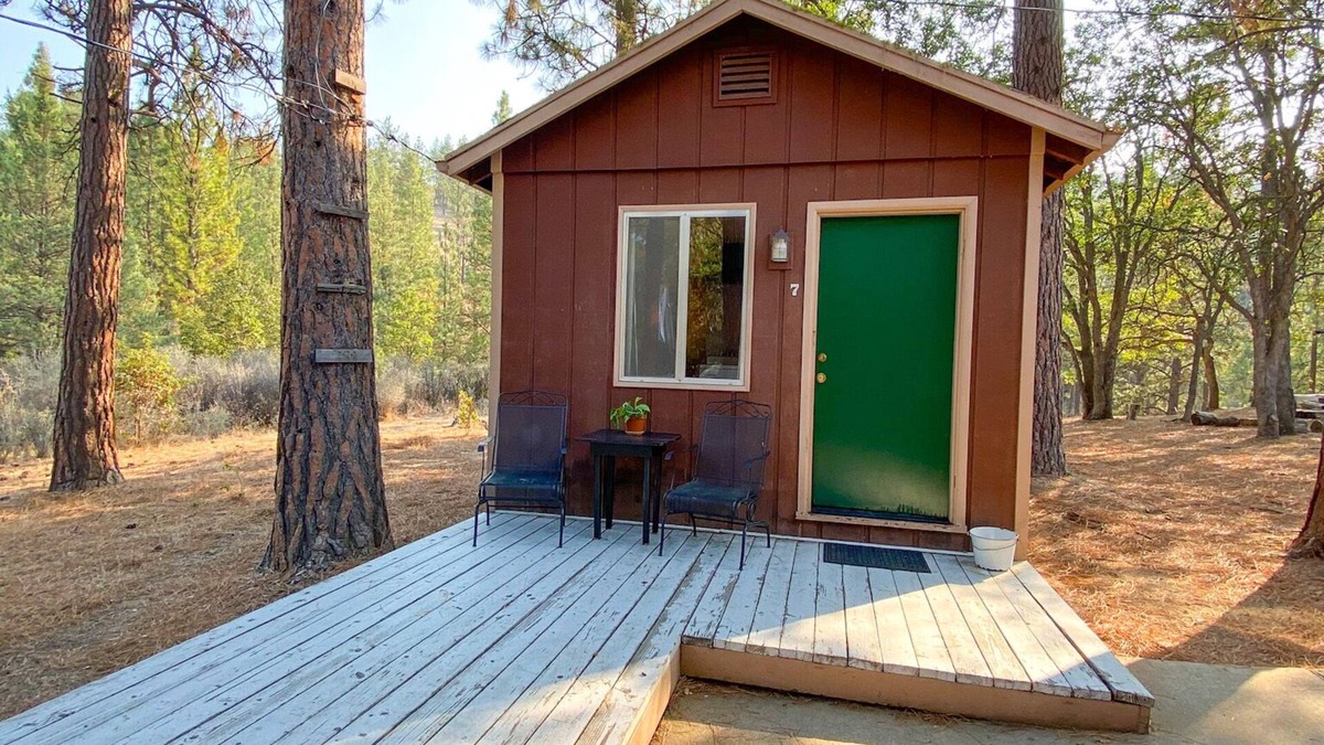 Callahan House | Cozy Callahan Cabin Full Bed Studio + Wifi Siskiyou County Mt. Shasta Yreka