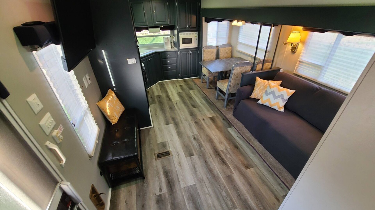Custer House | Cozy Camper down Wind Song: In the Black Hills