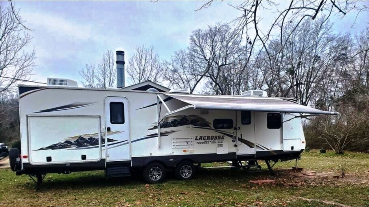 Milton House | Cozy camper in the country under construction