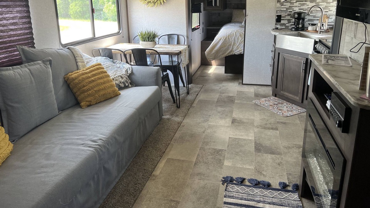 Nancy RV Rental | Cozy camper in the Lake Cumberland area