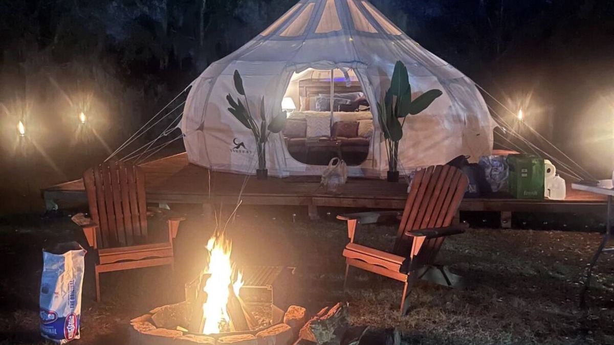 Plymouth RV Rental | Cozy campground in adorable Astatula with AC