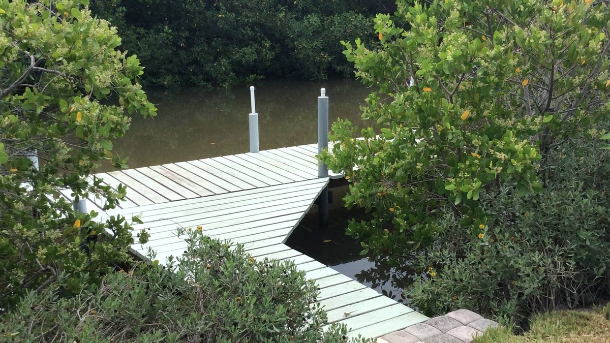 Rock Ridge House | Cozy Canal Cottage, so close to the town and the beach, WOW!