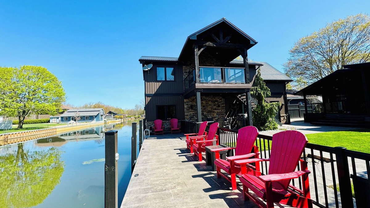 Turkey Point House | Cozy Canal Retreat. Sleeps 12!