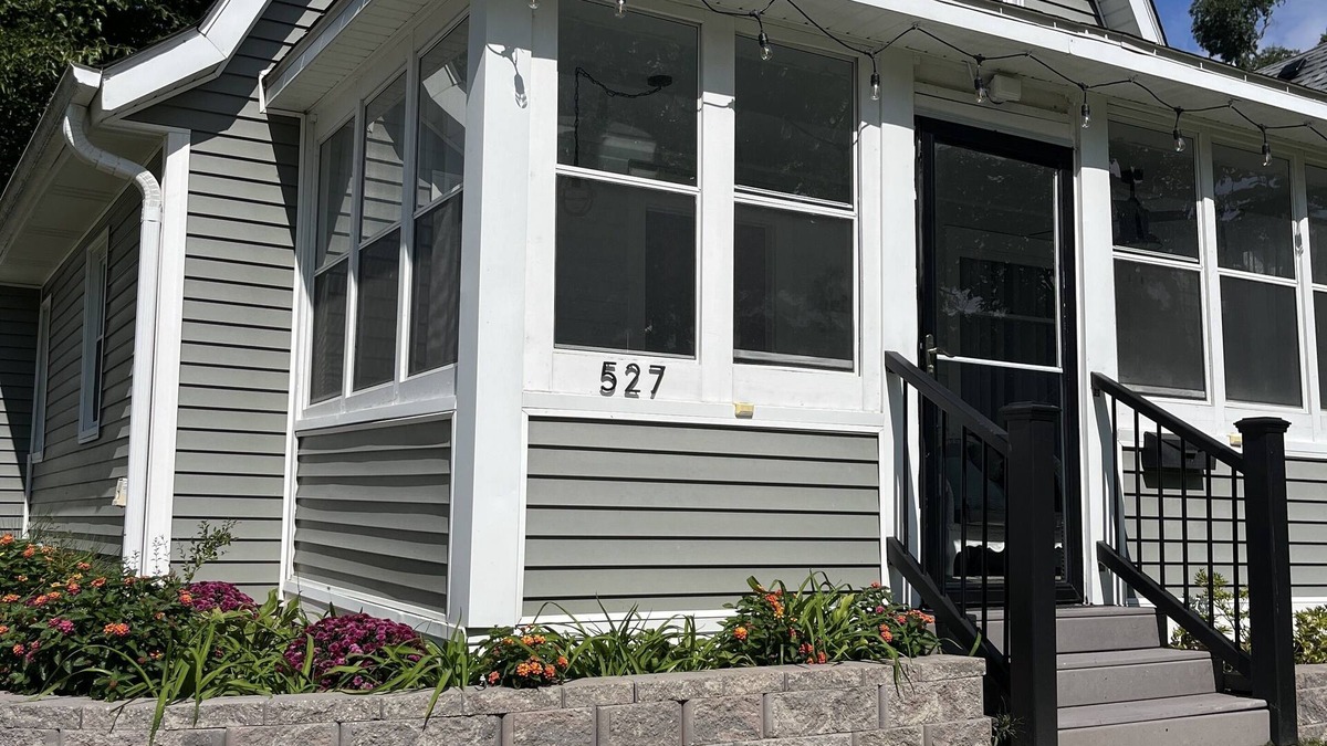 Lake Geneva House | Cozy Cape Cod in Lake Geneva - walking distance to Main St and Beach