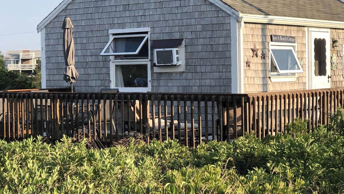East Sandwich Cottage | Cozy Cape Cottage on Private Beach with HVAC split AC/Heating system