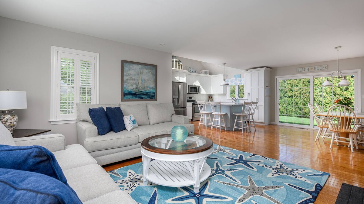 Osterville House | Cozy Cape-style home in private neighborhood
