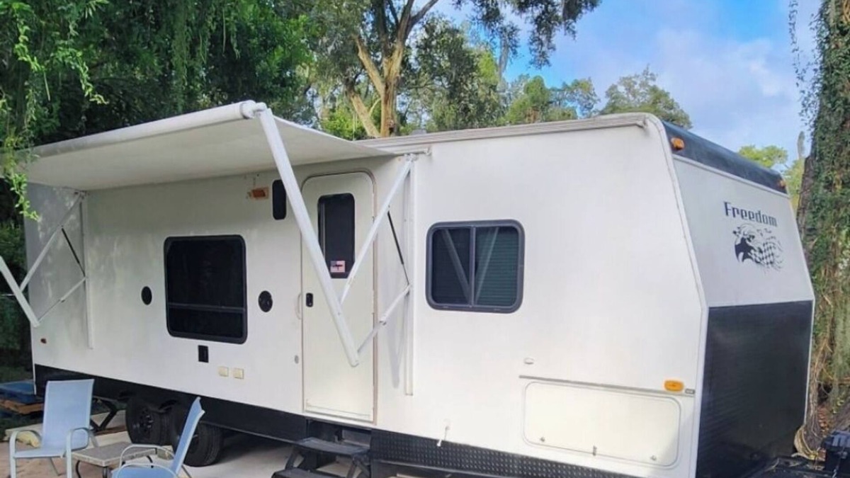 St. Nicholas House | Cozy caravan or RV in wonderful Jacksonville with WiFi, AC