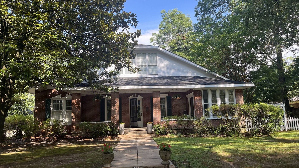 Oxford Apartment | Cozy Carriage House 2 Blocks from Oxford Square