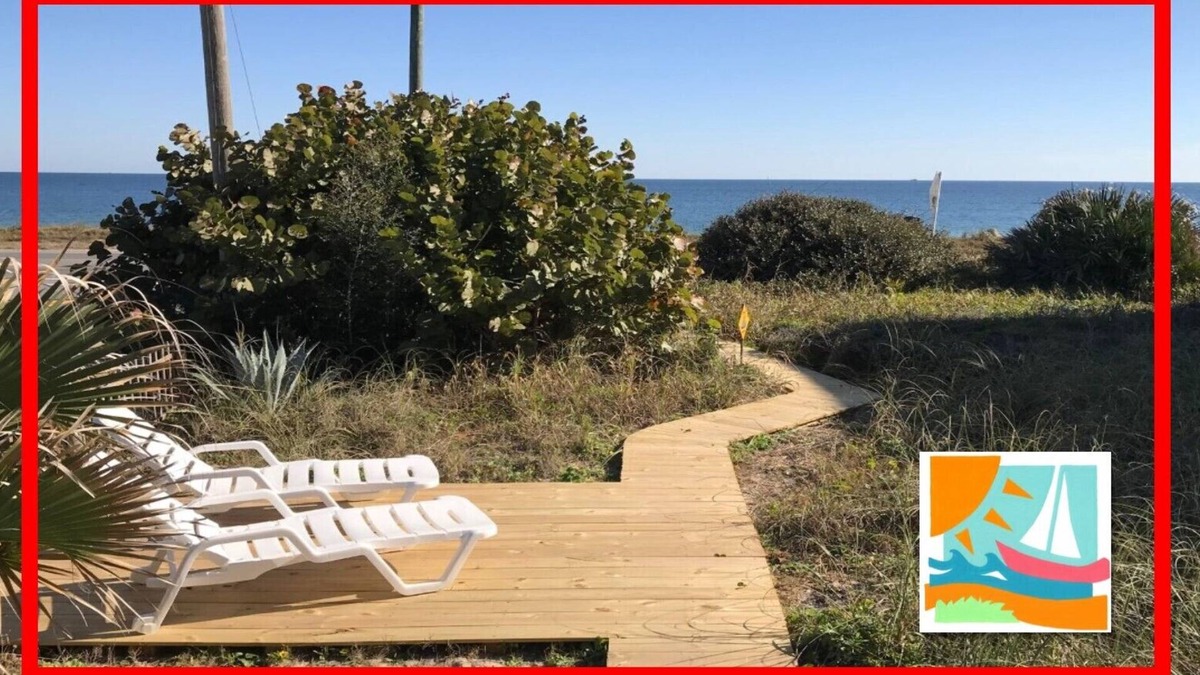 Flagler Beach Apartment | Cozy Casas de la Playa Bajos - Downstairs - with great view of the ocean!