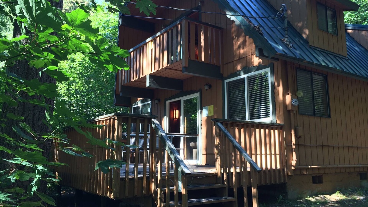 Warnick Cabin | Cozy Cedar Cabin ~ Hot Tub, Fireplace, Pool Table, Wi-Fi, Fire Pit, Pet Friendly