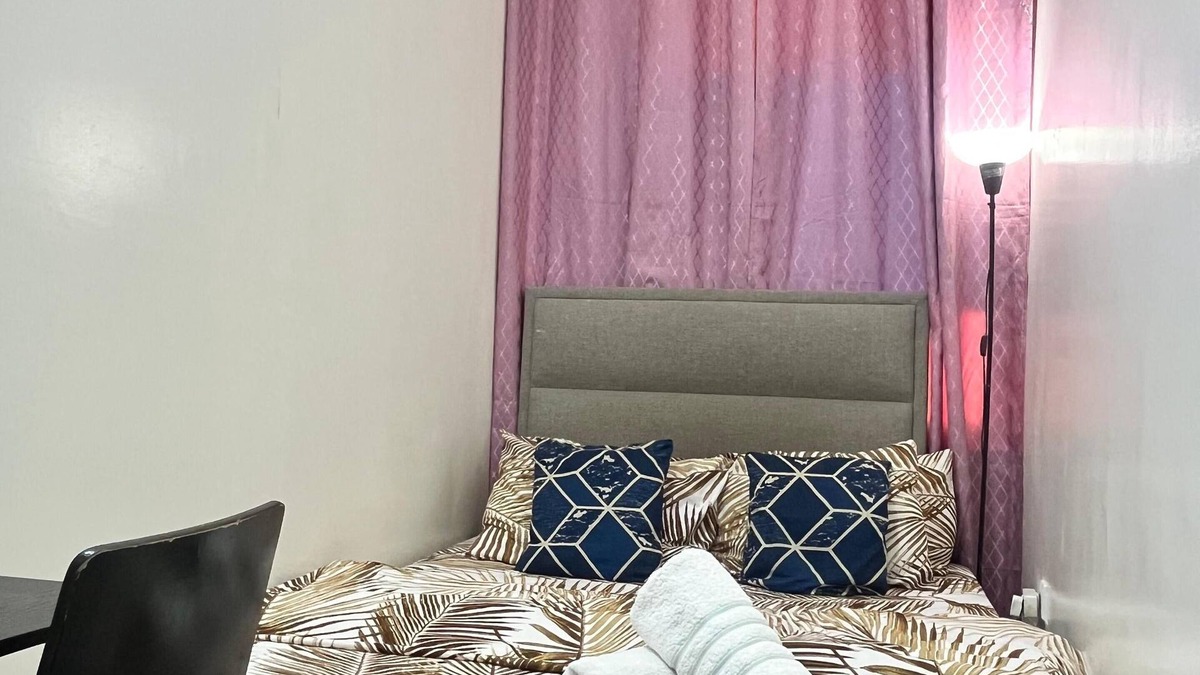Al Wahdah Apartment | Cozy Central Room, Shared Bath & Kitchen