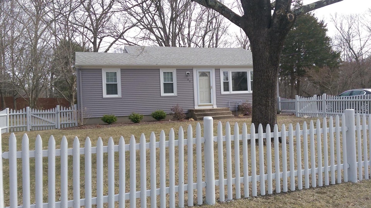 East Greenwich House | Cozy, Centrally Located East Greenwich Cottage