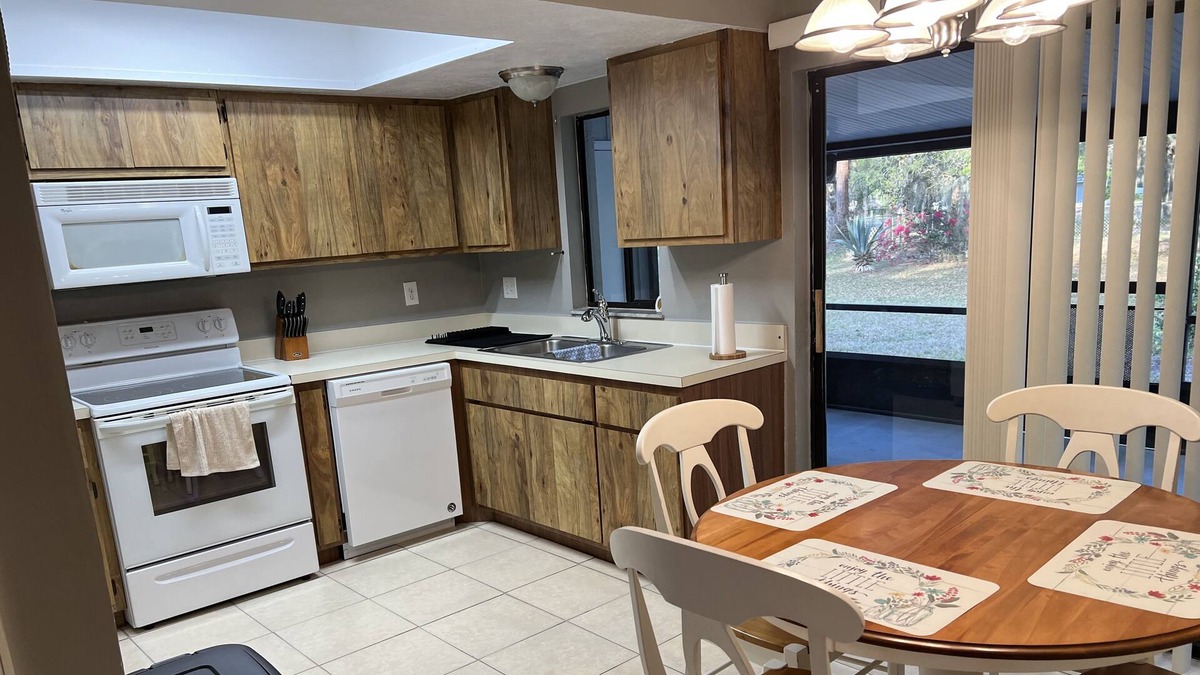 LaBelle House | Cozy , centrally located home