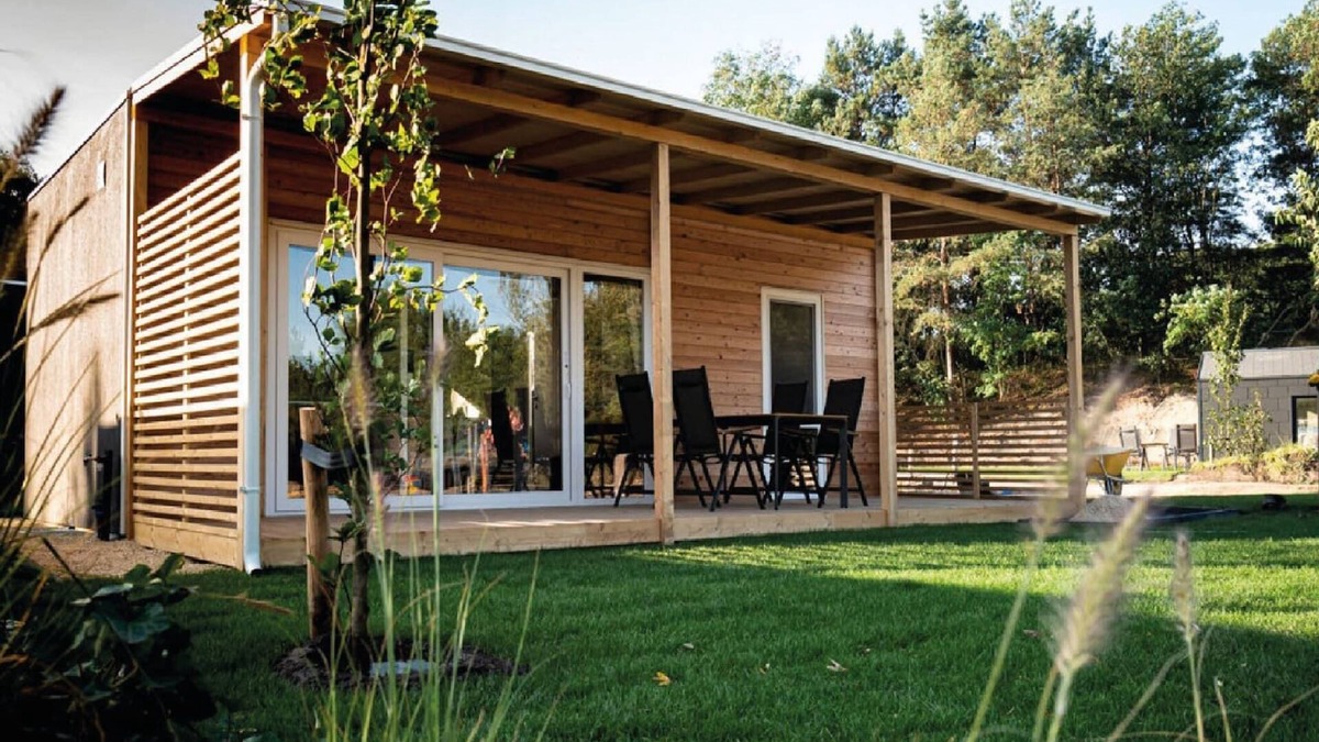 Noordoostelijk van Schaarsbergen Ski Chalet | Cozy chalet in a holiday park