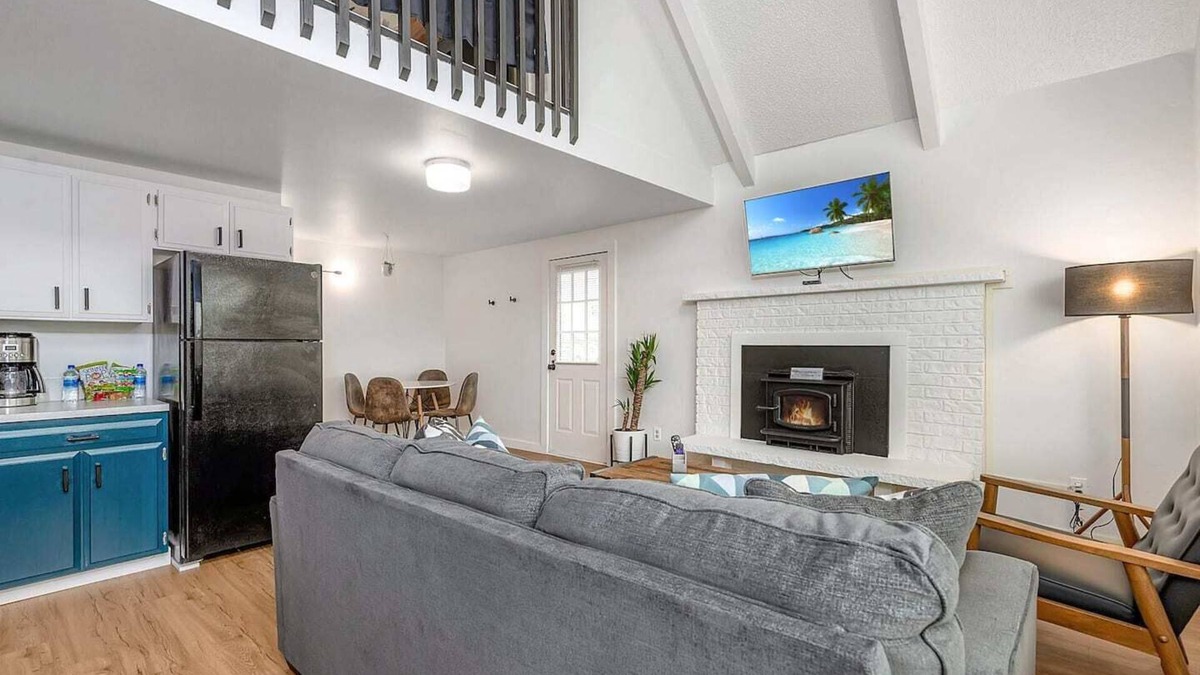 Ocean Shores Ski Chalet | Cozy Chalet in Ocean Shores located within steps from the beach