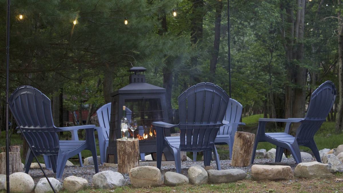 Briar Crest Woods Ski Chalet | Cozy Chalet near Lake: BBQ, Fire Pit, Beautiful Fall Foliage & Hot Tub