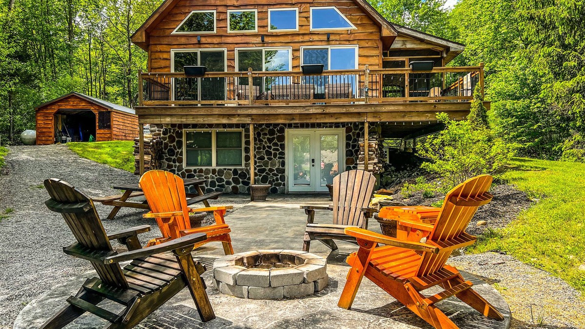 Richland Ski Chalet | Cozy Chalet retreat on Lake Pennock