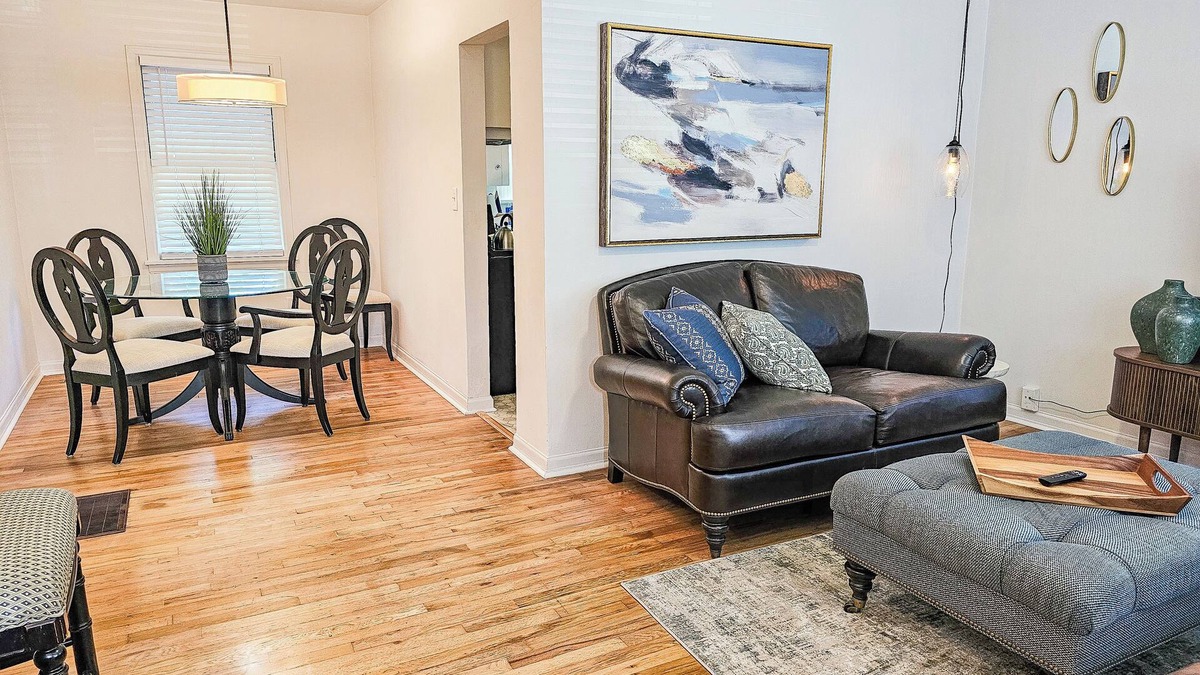 Springfield House | Cozy & Charming 3-bedroom cottage in Springfield - Great Location! Pet friendly!