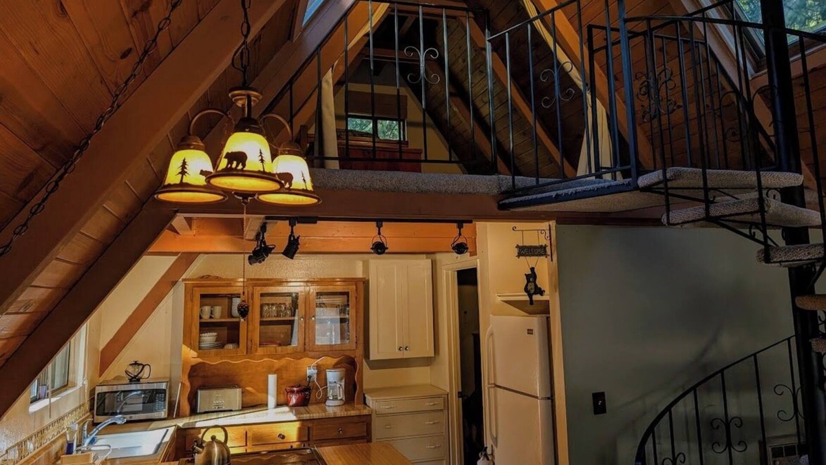 Glencoe Cabin | Cozy & Charming Sierra Nevada mts cabin 40 minutes from Kirkwood Ski resort.
