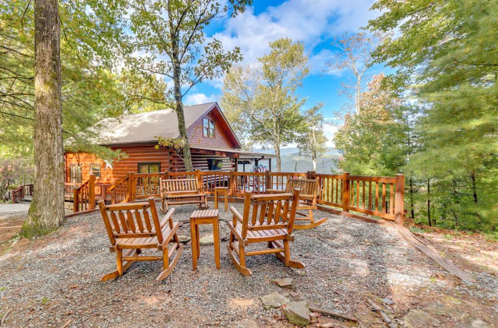 Hidden Lake House | Cozy Cherry Log Cabin with Hot Tub and Mountain Views!