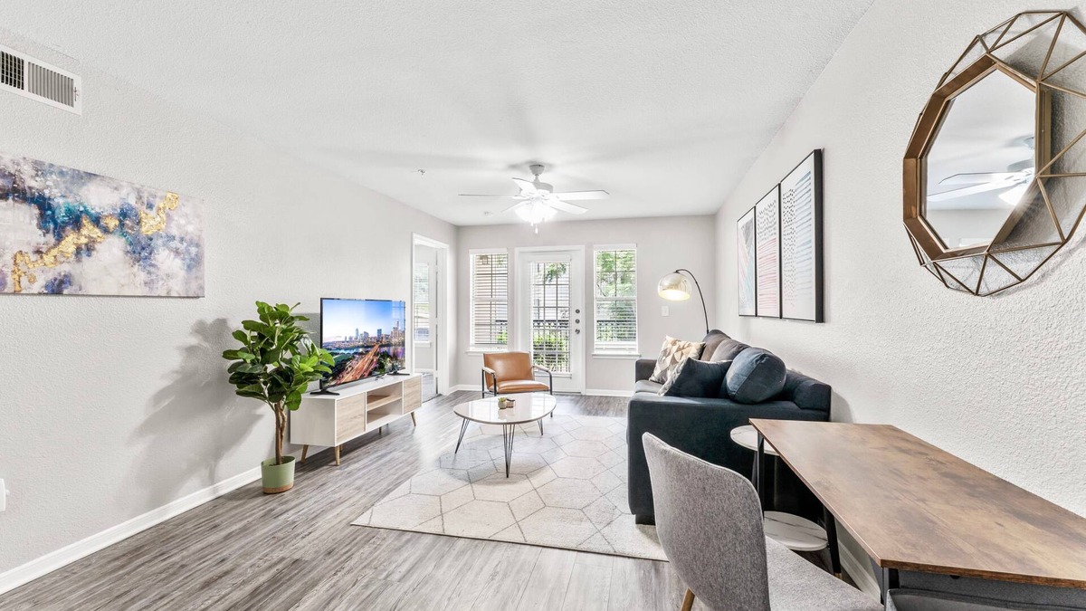 Pleasant Valley Apartment | Cozy Chic 2BR King Suite w Gym Pool Close to DT