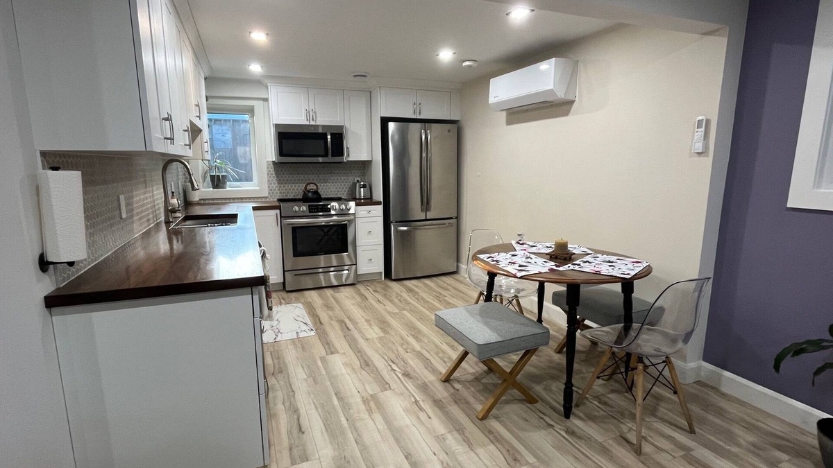 Bloomfield House | Cozy Chic Newly Built Getaway - 2 hours from Toronto!