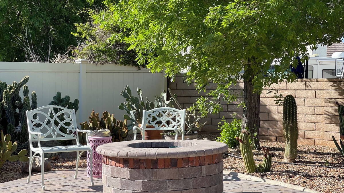 Silver Lakes Country Club House | Cozy & Classic House with Home Office & Yard