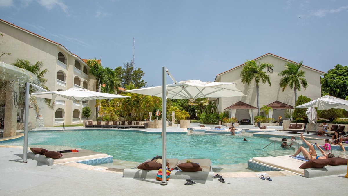 Munoz Condo | COZY & CLEAN 2 Bedroom Presidential Suite next to beach