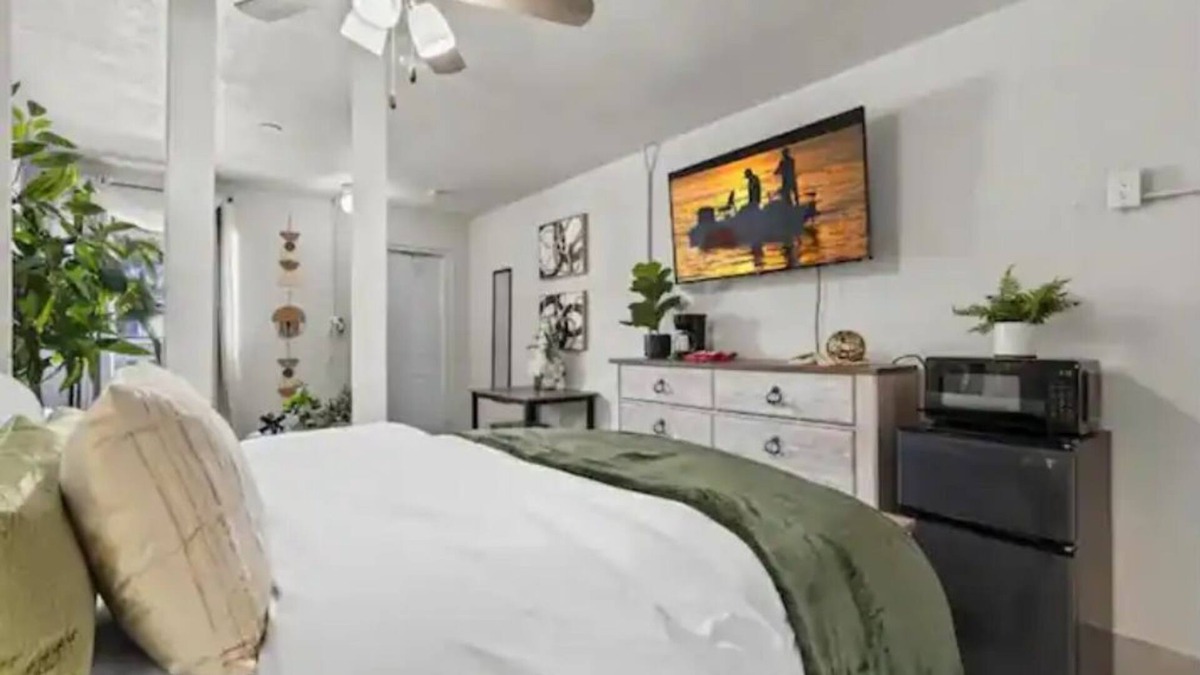 Bryant Apartment | Cozy - Clean - Pull Out - Lake
