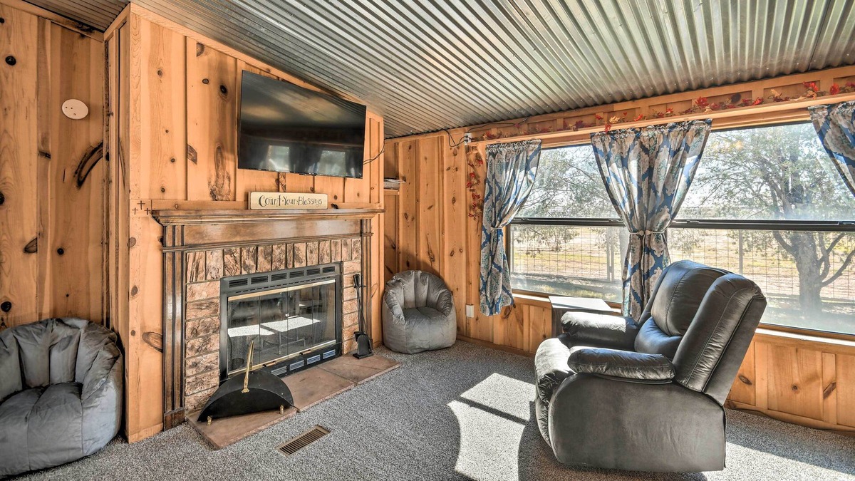 Ranchvale House | Cozy Clovis Getaway w/ Patio: 6 Mi to Town!