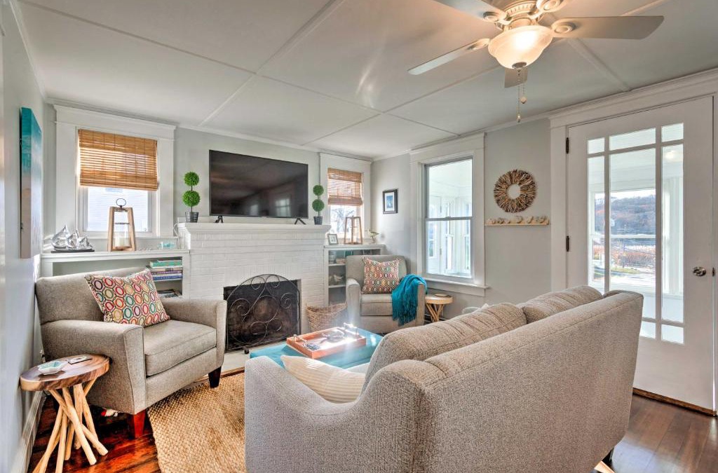 Narragansett House | Cozy Coastal Cottage 5 Mi to Narragansett Beach!